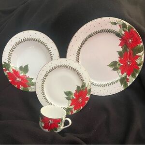 Christmas - Poinsettia service for 4